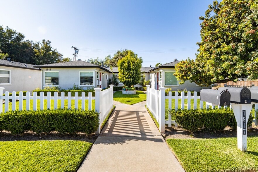 Building Photo - 1911 Church St