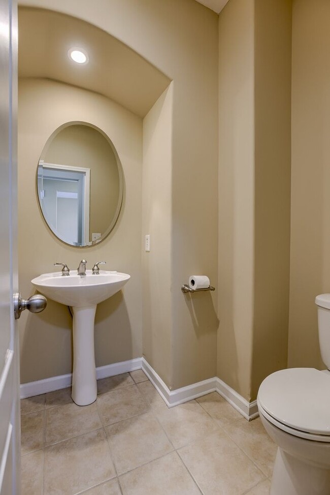 Building Photo - Must See 3 Bedroom In Bellevue!!