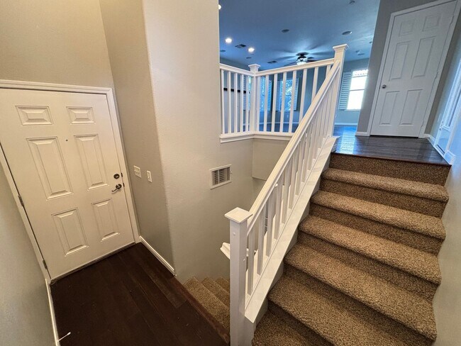 Building Photo - Beautiful Trilevel 3 Bed/3bath/2 car home located in Northwest Las Vegas --Enjoy Rent-Free Holidays!