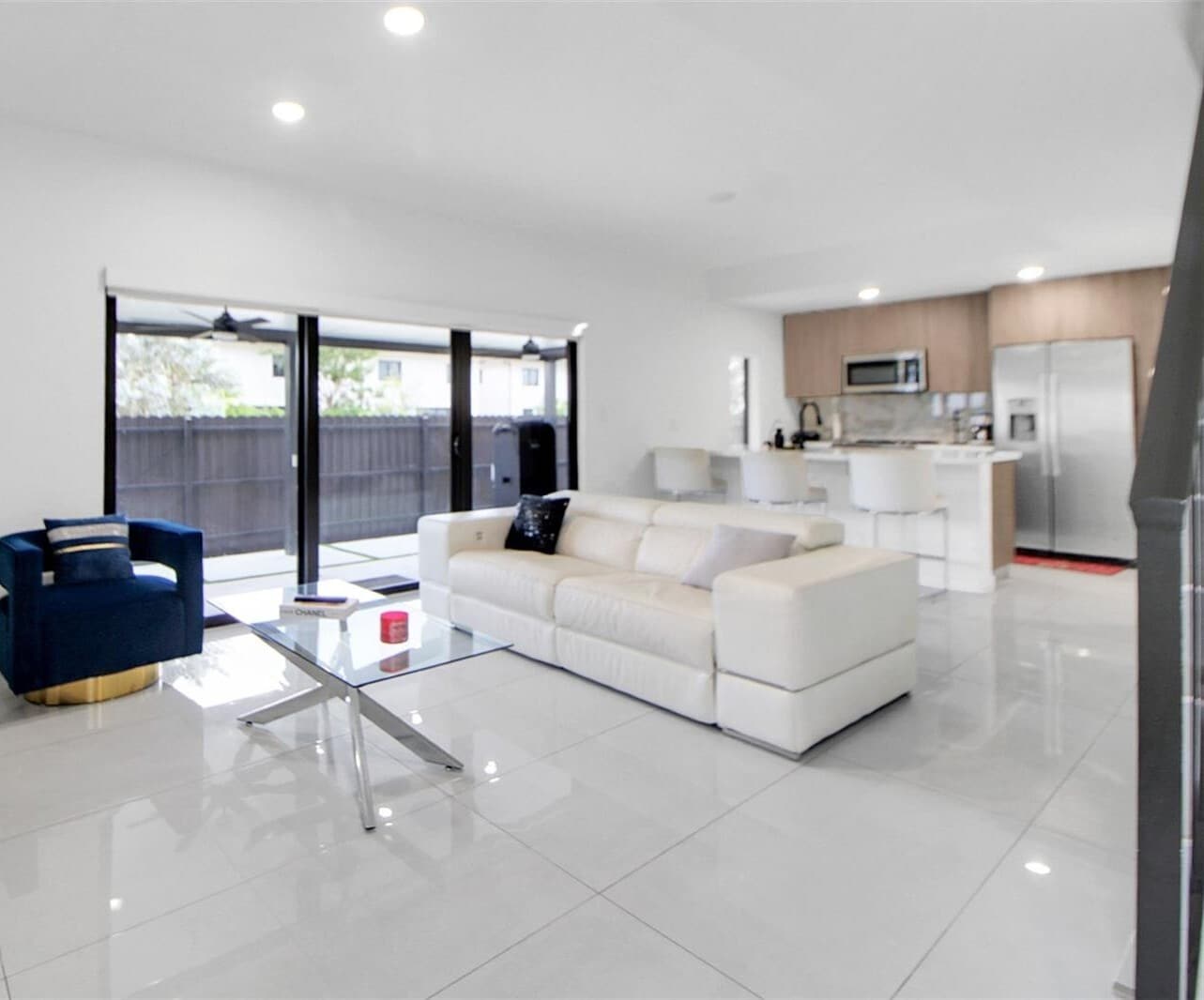 Building Photo - 320 NW 13th Ct