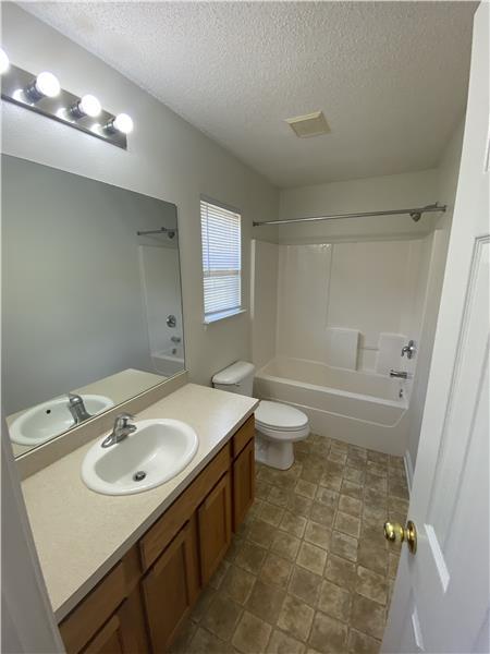 Building Photo - 417 Shadowbrook Cir