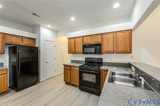 Building Photo - 7301 Norwood Pond Pl