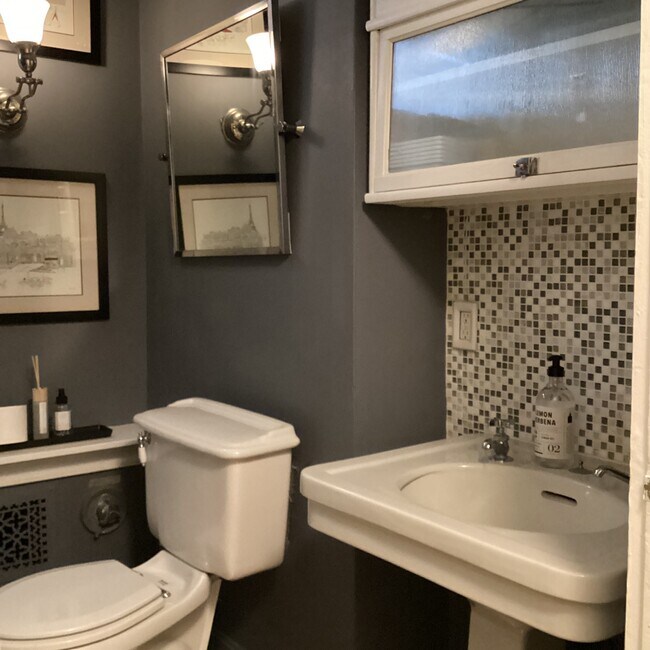 Building Photo - 21 Beacon St