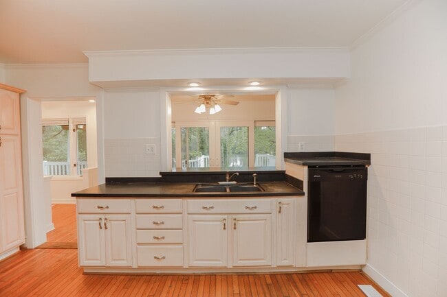 Building Photo - Beautiful Lake Home Rental in Norfolk!