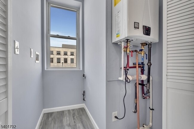 Building Photo - 155 Clifton Ave