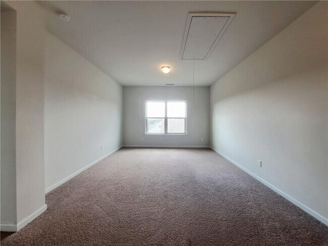 Building Photo - 3329 Long Creek Dr