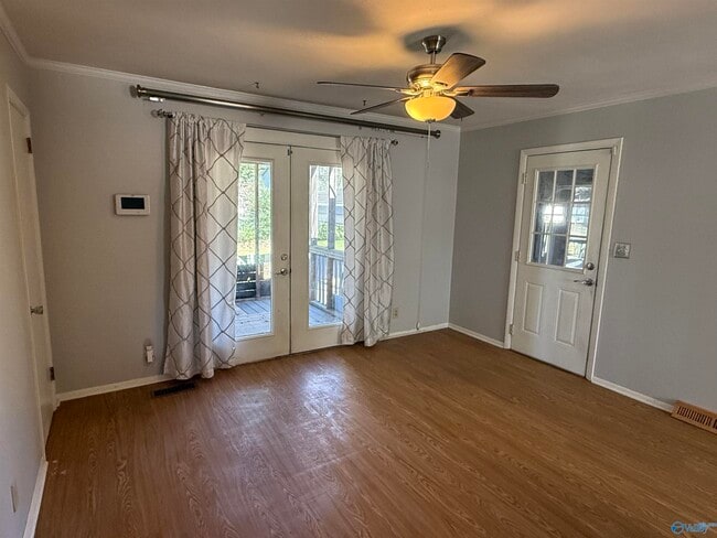 Building Photo - 300 McAlpine Dr SE