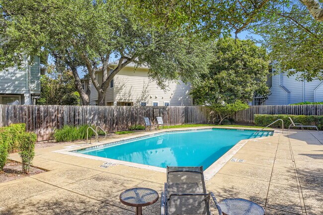 Building Photo - "Charming 3-Bed Townhouse Retreat with 151...