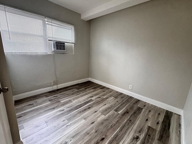 Building Photo - 1200 N Sapodilla Ave