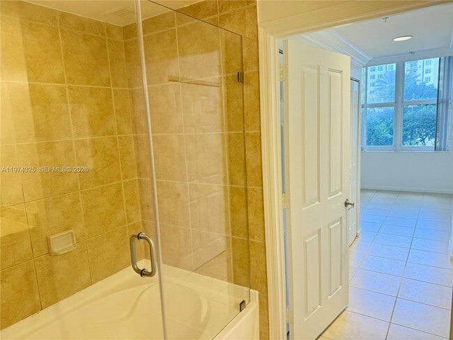 Building Photo - 511 SE 5 Ave