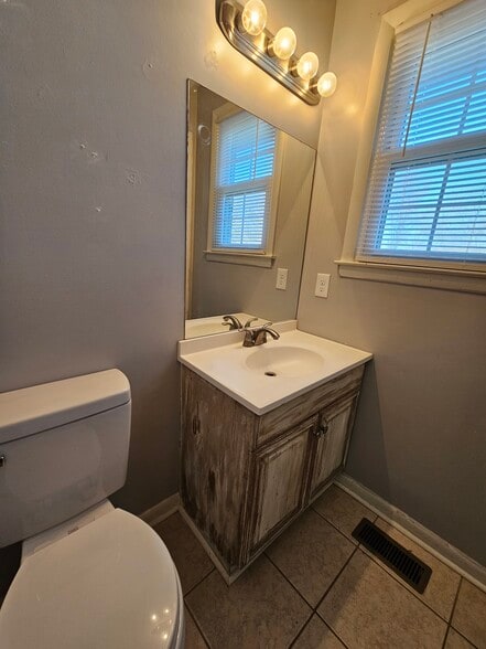 Building Photo - 504 Springmont Blvd