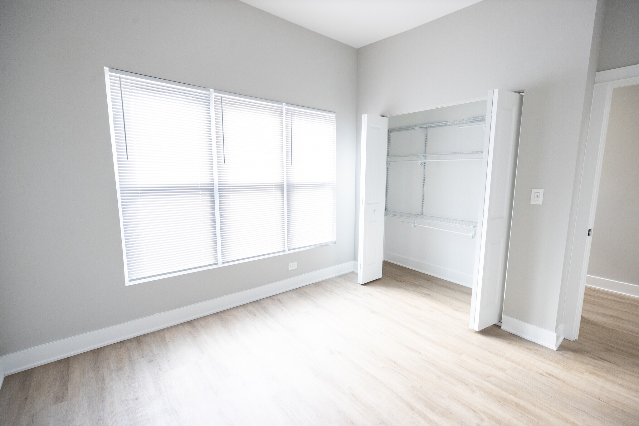 Building Photo - 2175 N Maplewood Ave