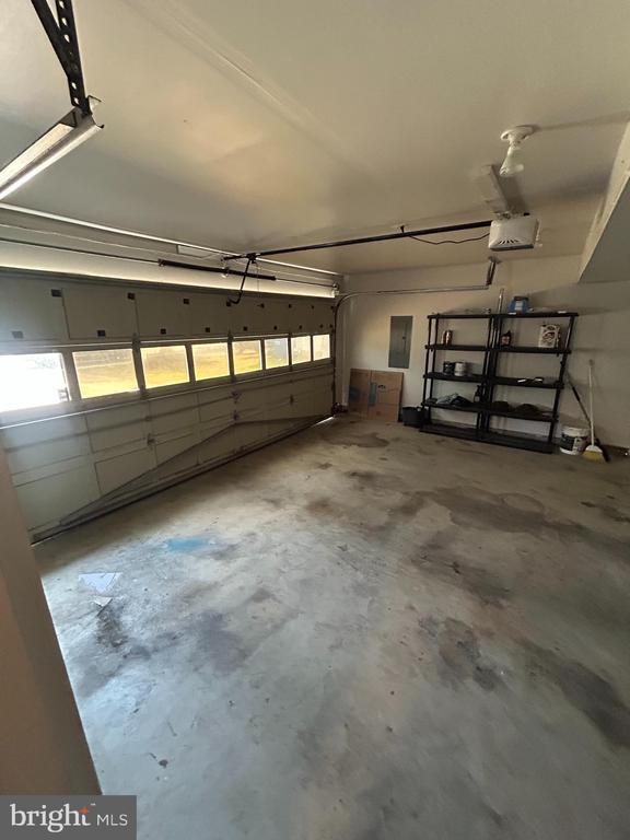 Building Photo - 45509 Brawny St