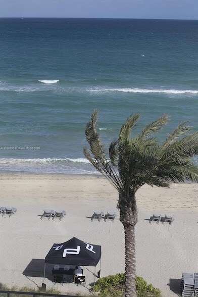 Building Photo - 18555 Collins Ave