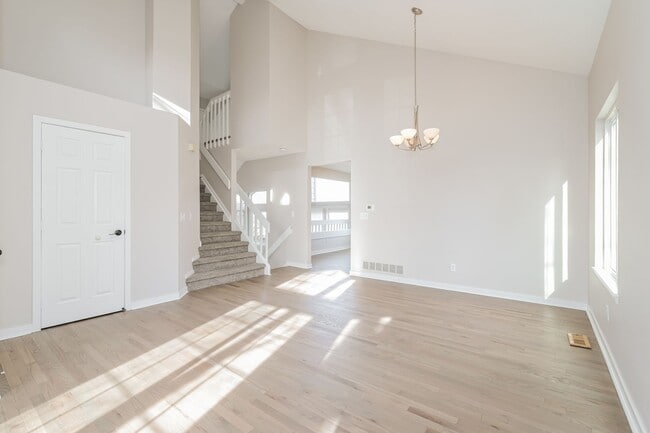 Building Photo - Renovated 4 Bed/ 3.5 Bath in Littleton