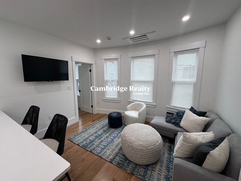 Building Photo - 401 Columbia St