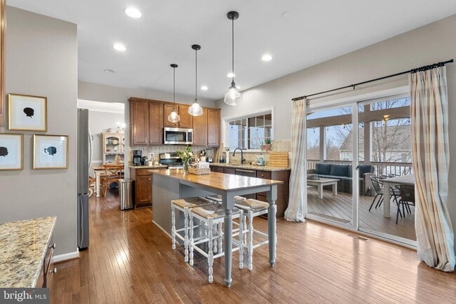 Building Photo - 35507 St James Dr