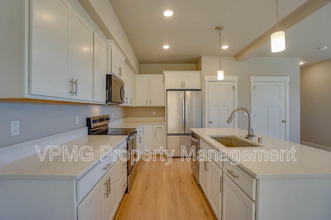 Building Photo - 2331 E Otter Lp