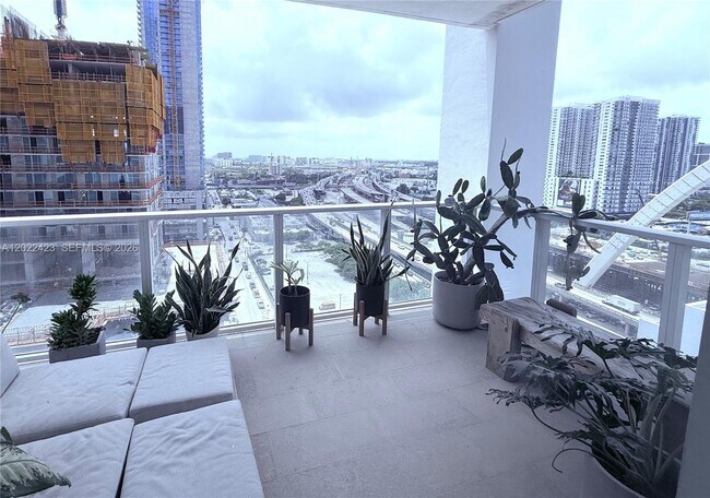 Building Photo - 1040 Biscayne Blvd
