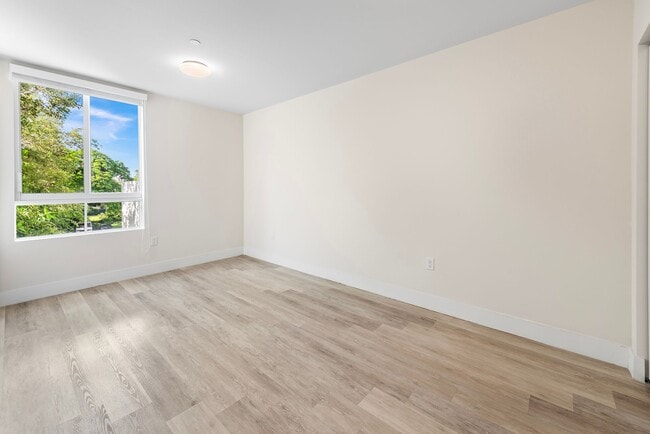 Building Photo - 2561 NE 193rd St