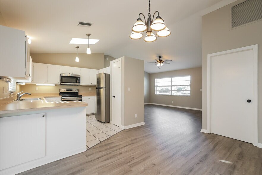 Building Photo - 28 SW 13th St