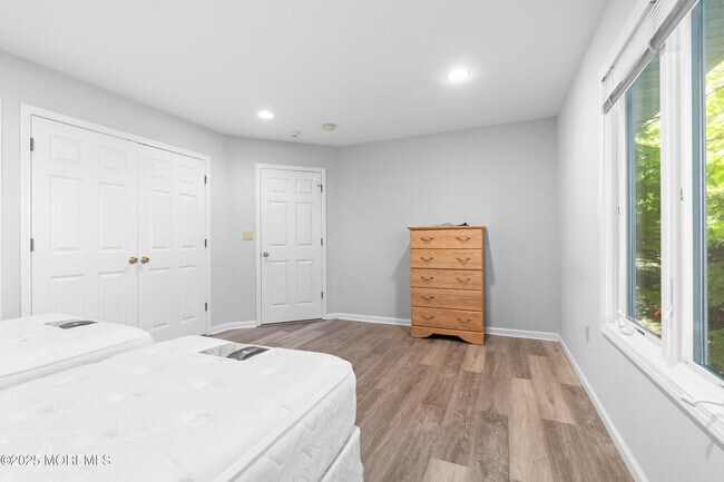 Building Photo - 230 Norwood Ave N