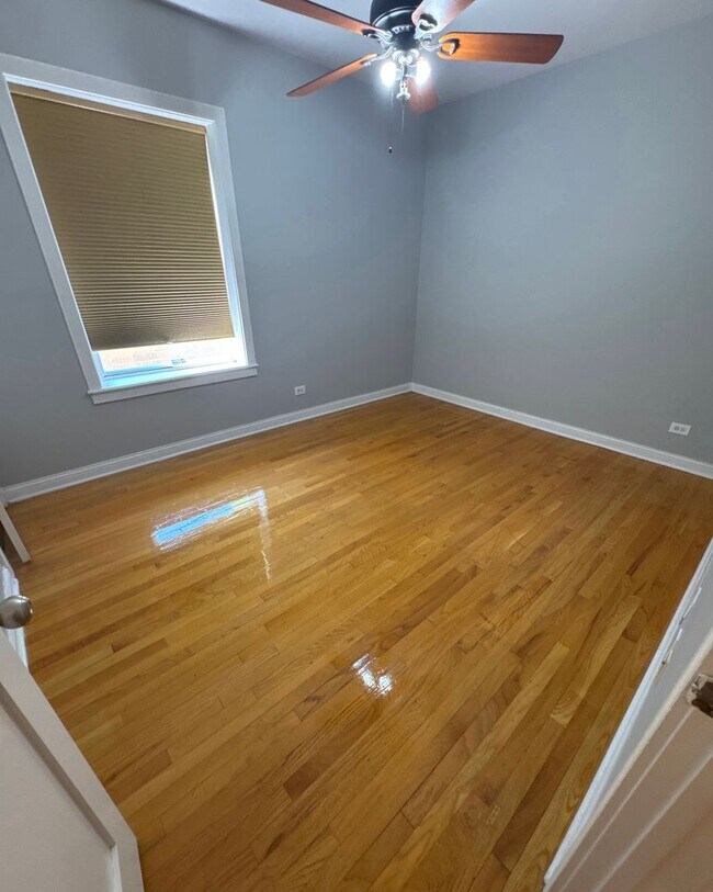 Building Photo - Beautiful 3 bedroom 2 bathroom condo In Near Presidential Library