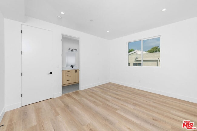 Building Photo - 4337 Dixie Canyon Ave