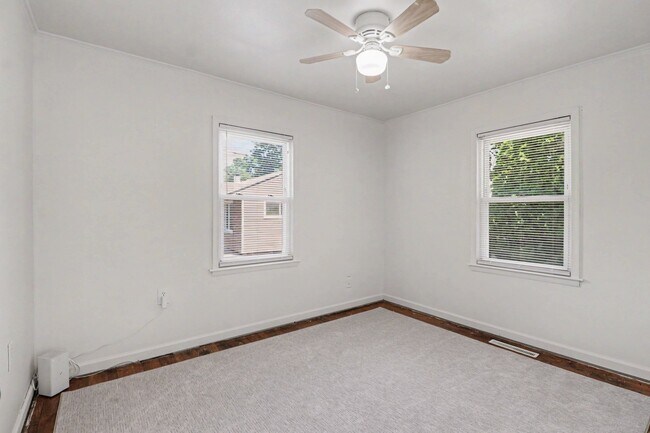 Building Photo - 105 Maple Dr