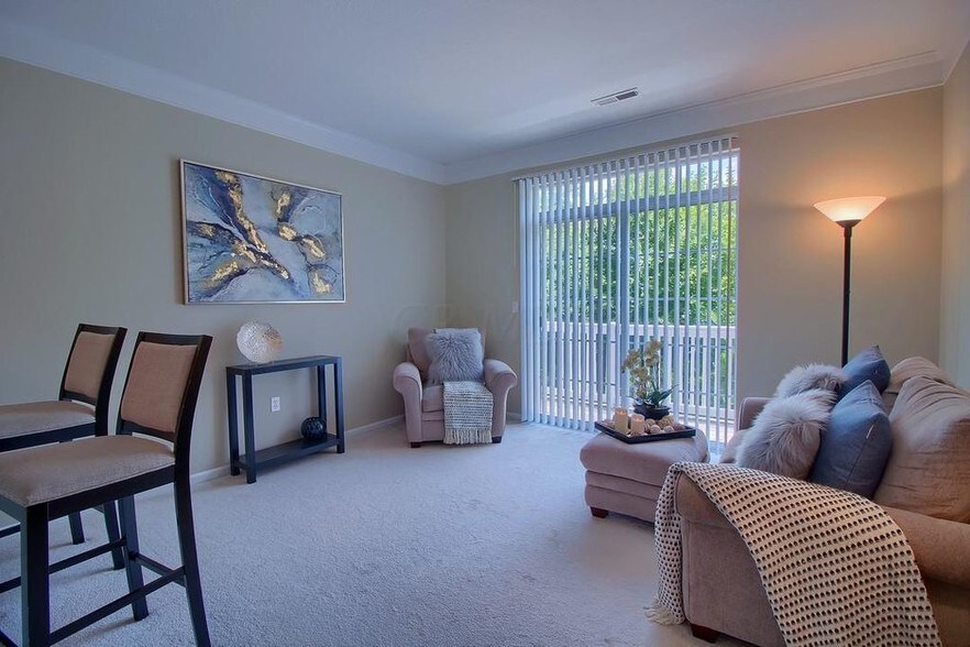 Living Room - 7016 Old Bridge Ln E