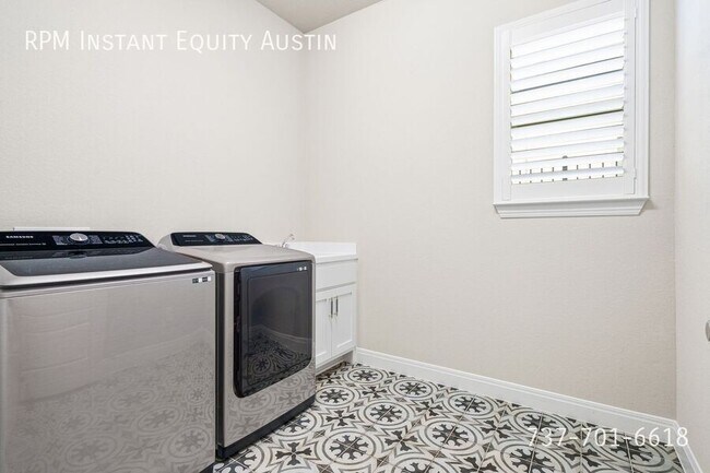 Building Photo - 424 Sitlington Ln