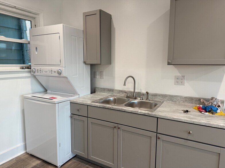 Building Photo - 104 Magee Ave