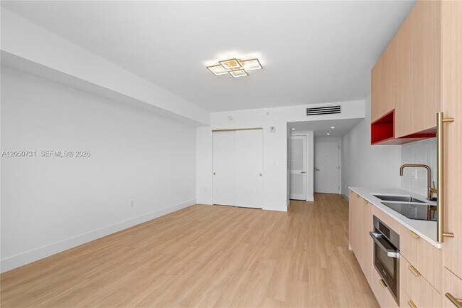 Building Photo - 90 NE 32nd St
