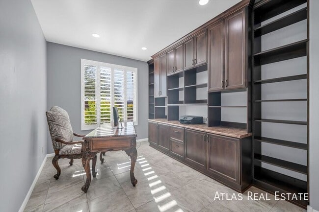 Building Photo - 16961 W Holly St