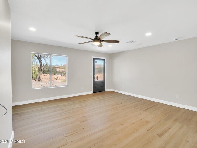 Building Photo - 5122 W Fallen Leaf Ln