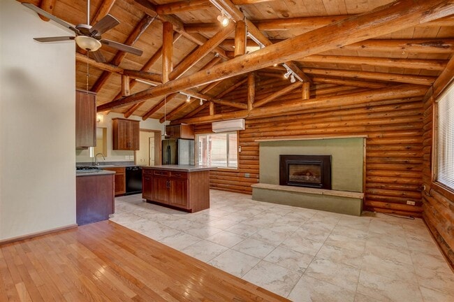 Building Photo - Nestled In the Granite Dells!