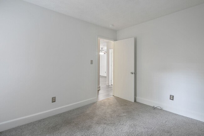 Building Photo - 324 Youngberry St