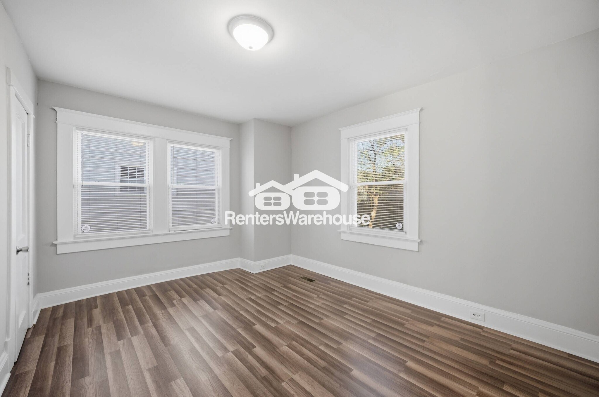 Building Photo - 2729 Somme Ave