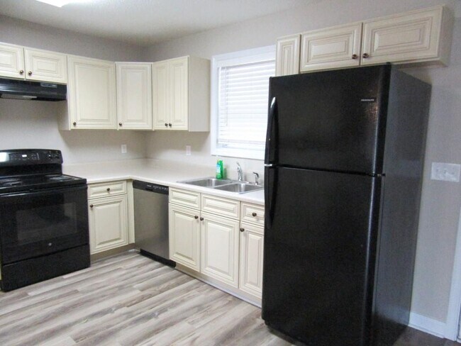 Building Photo - 1324 Waterway Dr