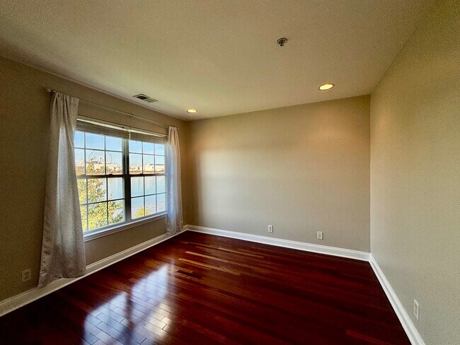 Building Photo - 25 MALLARD Pl