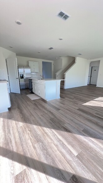 Building Photo - 1079 Morfontaine St