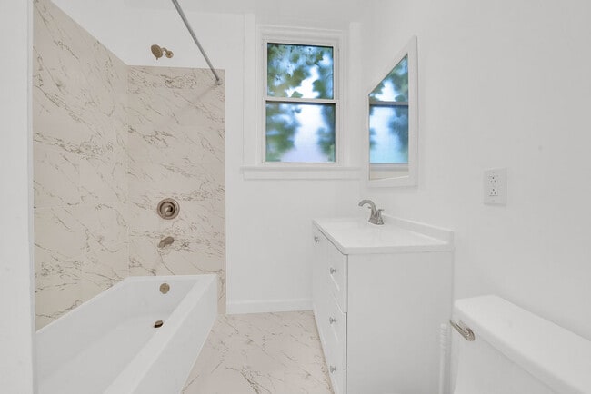 Building Photo - 1121 W Columbia Ave