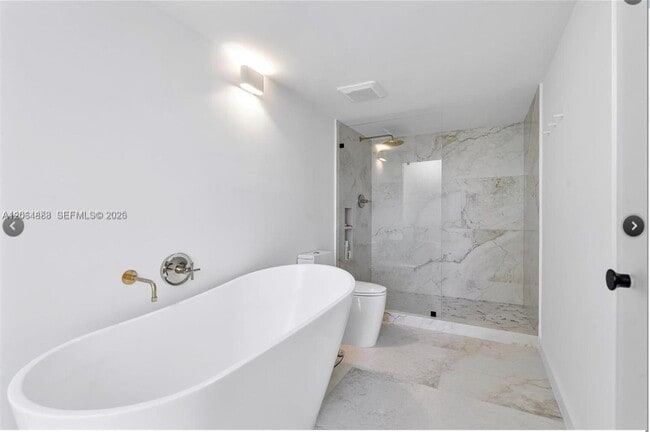 Building Photo - 2575 S Bayshore Dr