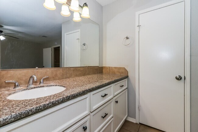 Building Photo - 4931 Fitzwater Dr