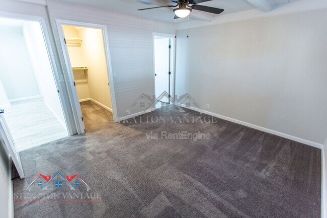 Building Photo - 6415 E Aspen Ave