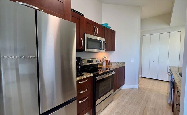 Building Photo - 20000 E Country Club Dr