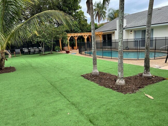 Building Photo - 7360 San Sebastian Dr