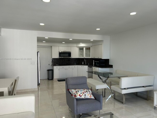 Building Photo - 1408 Brickell Bay Dr
