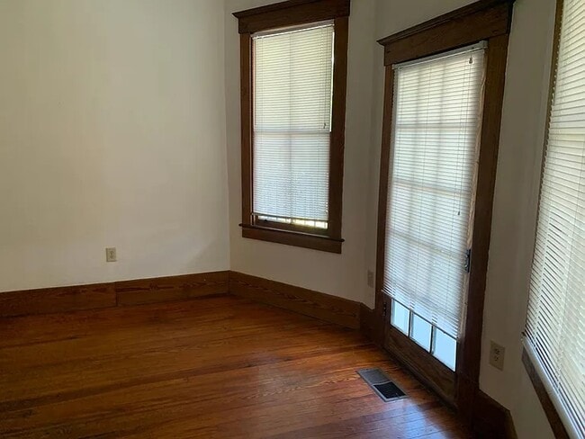 Building Photo - 503 E 40th St