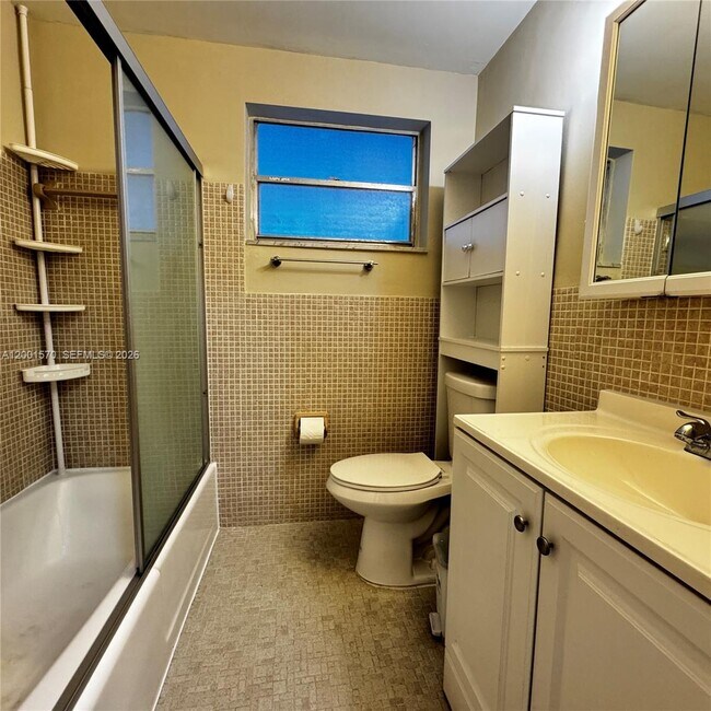 Building Photo - 215 SE 3rd Ave